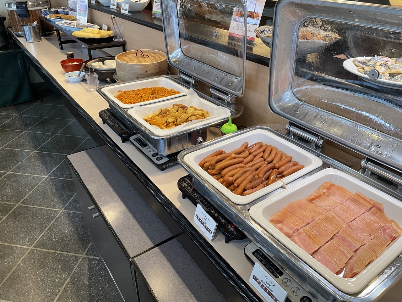 Breakfast buffet (Main example)